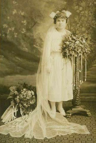 1921 Wedding Dress and Bride's Bouquet, Chicago
