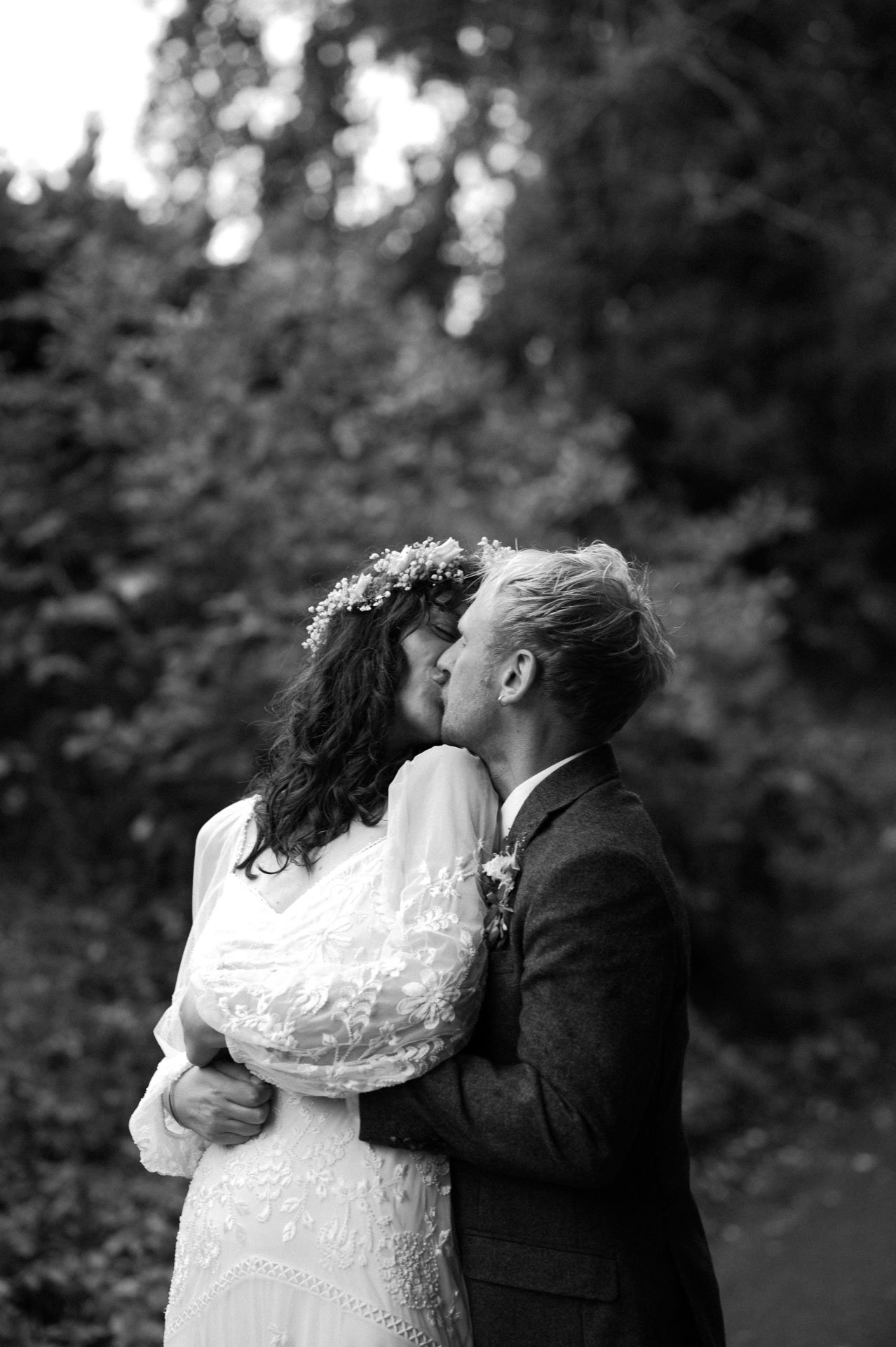 Hannah and Alex kissing in a black and white lane portrait