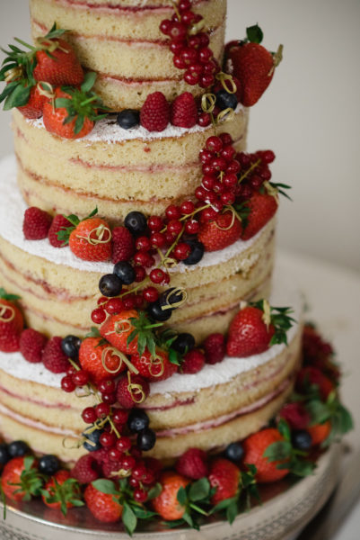 Naked sponge cake with berries